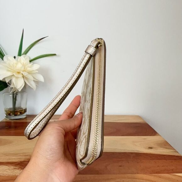 NWT Coach Corner Zip Wristlet In Signature Canvas - Picture 3 of 5